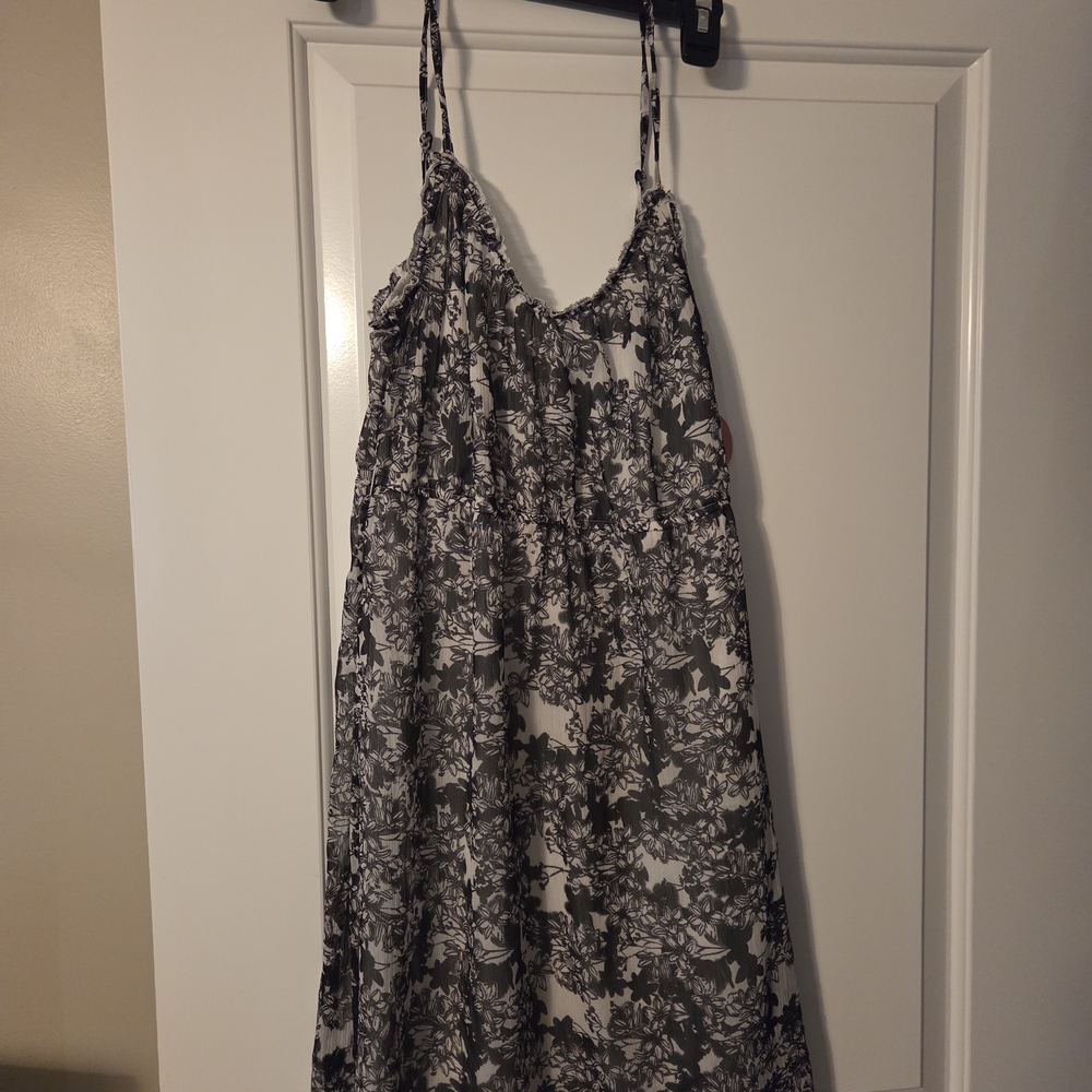 SO Black and White Floral Chemise Dress